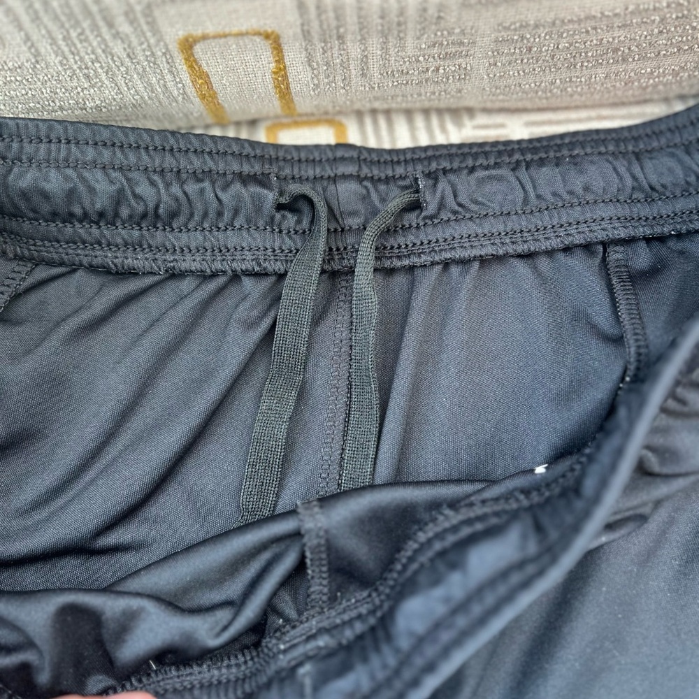 Under Armour Men's Black Athletic Shorts - Picture 3 of 4